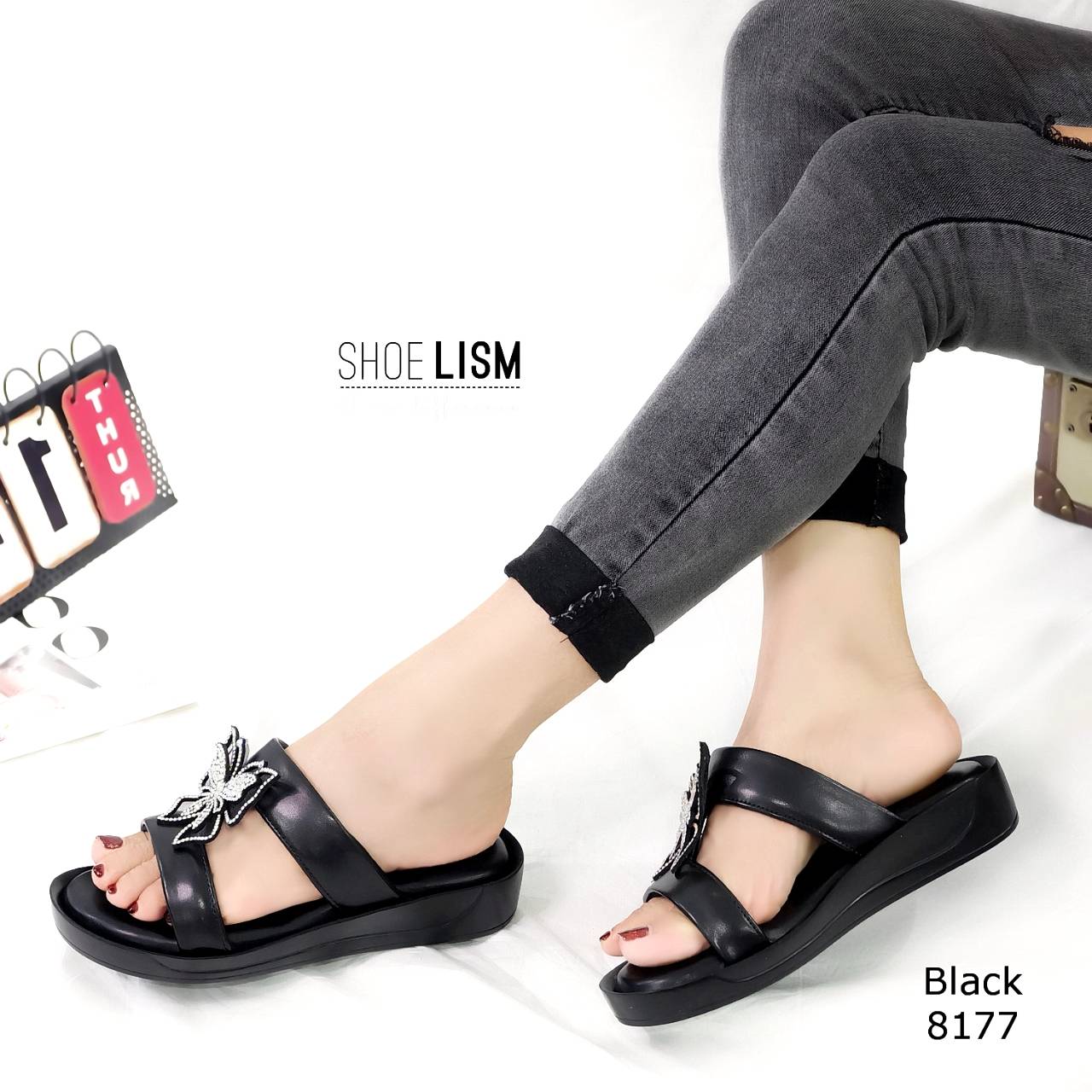 สินค้าพร้อมส่ง บางทีคุณก็ต้องการรองเท้าที่ทำให้คุณดูสวยเก๋ และสวมใส่สบายอย่างรองเท้าคู่นี้ รองเท้าลำลอง หนังนิ่มสวมคาด 2 ตอน สาวๆจะต้องประทับใจตั้งแต่ที่ใส่ในครั้งแรก!!! พื้นนิ่มรับฝ่าเท้าสวมใส่สบายเป็นที่สุด!!