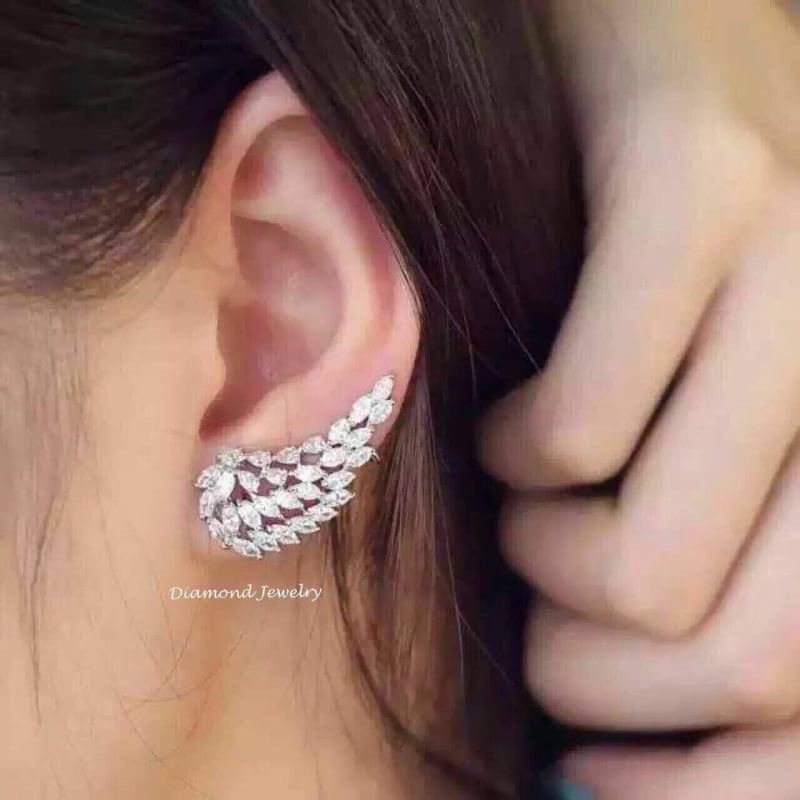 Best Seller Item !!!!! ต่างหูปีกนกเกี่ยวหู งาน APM Monaco งานตัวนี้เป็นงานโรงงานที่ผลิตเกรดดีที่สุดนะคะ ไม่ใช่โรงงานถูกที่ก๊อปมาอีกที รับประกันว่าเพชรวิ้งวาววับมากกที่สุดในสามโลก งานดีงานสวยมากๆๆๆค่ะ ซื้อไปไม่ผิดหวังแน่นอน คอนเฟิม !!!!