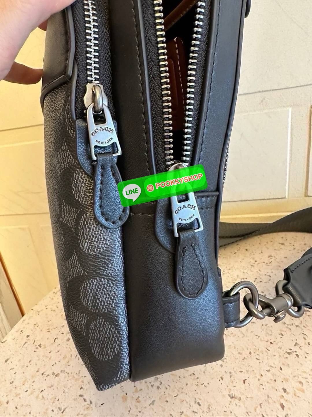 Coach C5331 Signature Gotham Pack กระเป๋า Sling Bag หนังเรียบหรู ใส่ได้ทุกวัน เท่แต่สุภาพในใบเดียว