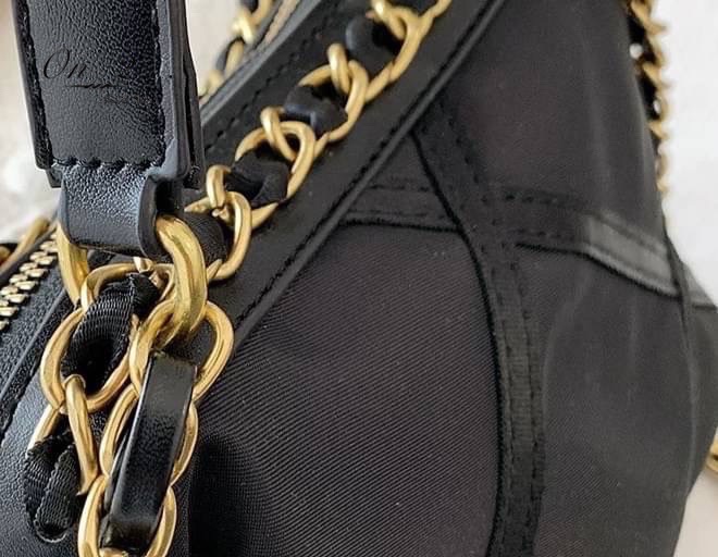 NEW Arrival CHANEL Nylon Crossbody bag กระเป๋าผ้าไนลอนเดินด้ายตารางสีดำ อะไหล่สีทองเข้ม สายโซ่ร้อยหนัง อะไหล่สีทอง สวยเลิศ♥️