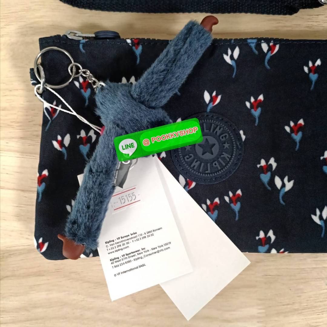 KIPLING Creativity X Crossbody Bag กระเป๋าสะพายวัสดุ Nylon&Polyester 100% ขนาดกำลังน่ารัก เปิดปิดด้วยซิป มา พร้อมพวงกุญเเจลิงน้อย ด้านในมีช่องใส่ของ2ชช่อง เพิ่มตรงกลางมีช่องซิปอีก1ช่อง มีสายคล้องพวงกุญแจ ใส่ของได้จุมาๆเลยค่ะ มีสายสะพายยาวเลื่อนปรับระดับได