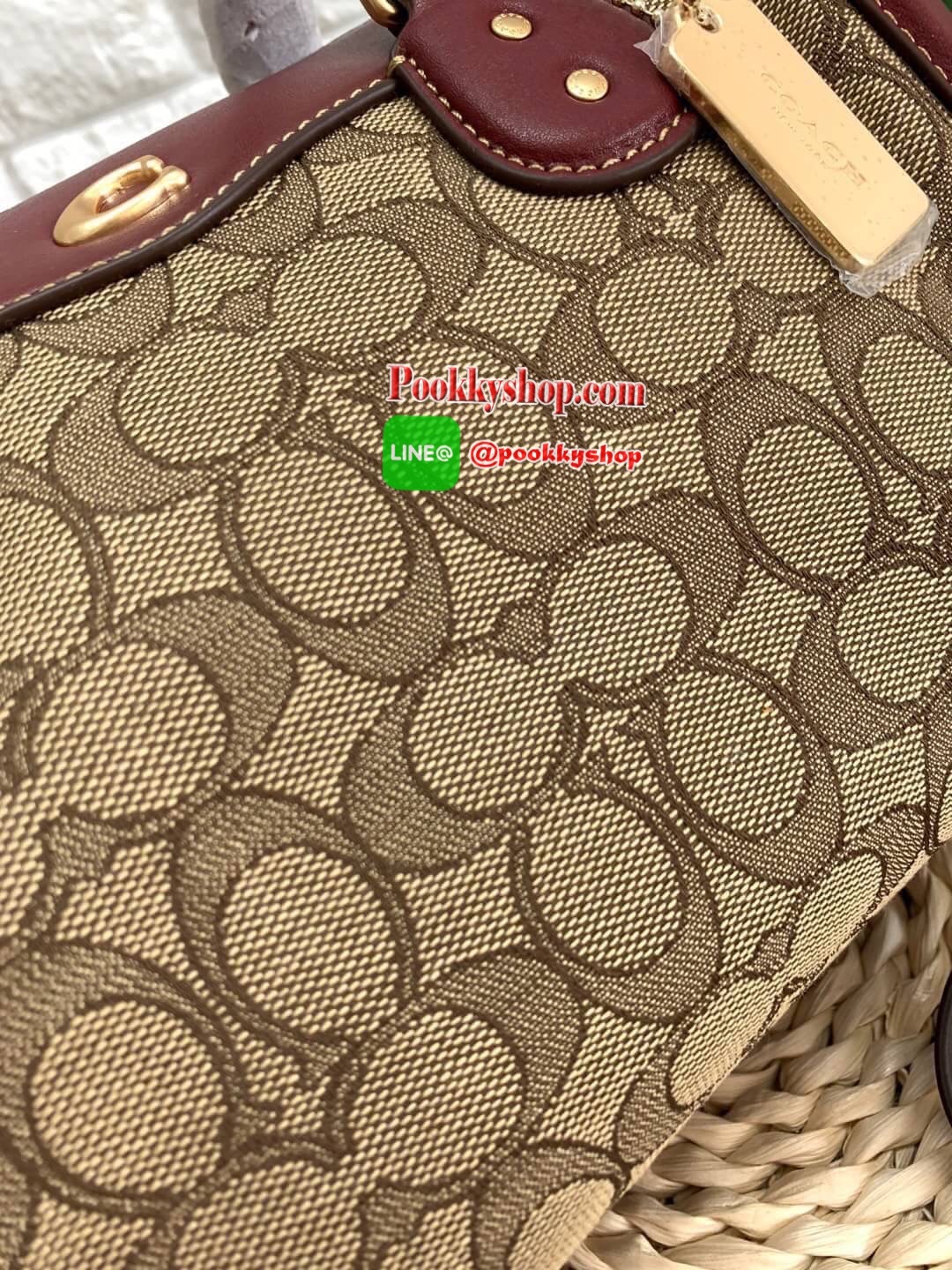 COACH IVIE BENNETT SATCHEL IN SIGNATURE JACQUARD BAG ✔️วัสดุผ้าJACQUARD +pvc ✔️ป้ายห้อยเป็นโลหะแบรนด์ ✔️เปิดปิดกระเป๋าแบบซิป ภายในใส่กระเป๋าสตางค์ใบยาวได้ ของอื่นๆจุค่ะรุ่นนี้ ✔️สายสะพายถอดออกได้ เลื่อนปรับระดับได้นะคะ