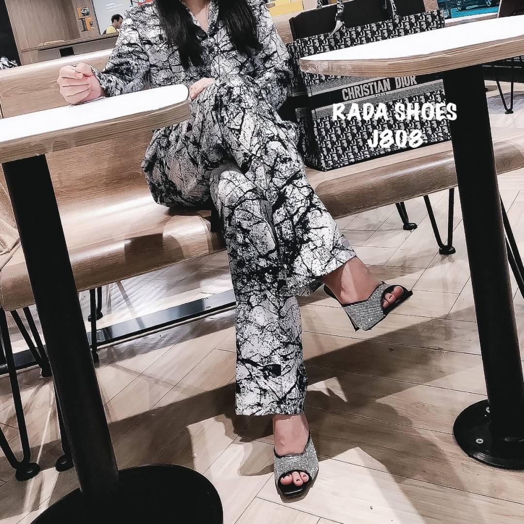 2020 New Shoes ... รองเท้าส้นเข็มวิบวับ พร้อมส่งรองเท้า ... รองเท้าส้นเข็มวิบวับ หน้าเพชร ใส่เซ็กซี่สุดๆ งานส้นเข็มสูง 2 นิ้ว เก็บทรงเท้า ชอบสั่งเลย มาไม่เยอะจ้า