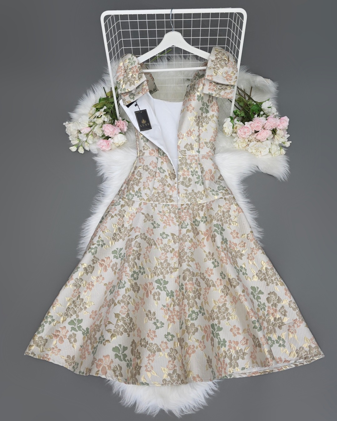 เดรสแฟชั่น เดรสเสื้อกล้ามแขนกุด กระโปรงบาน