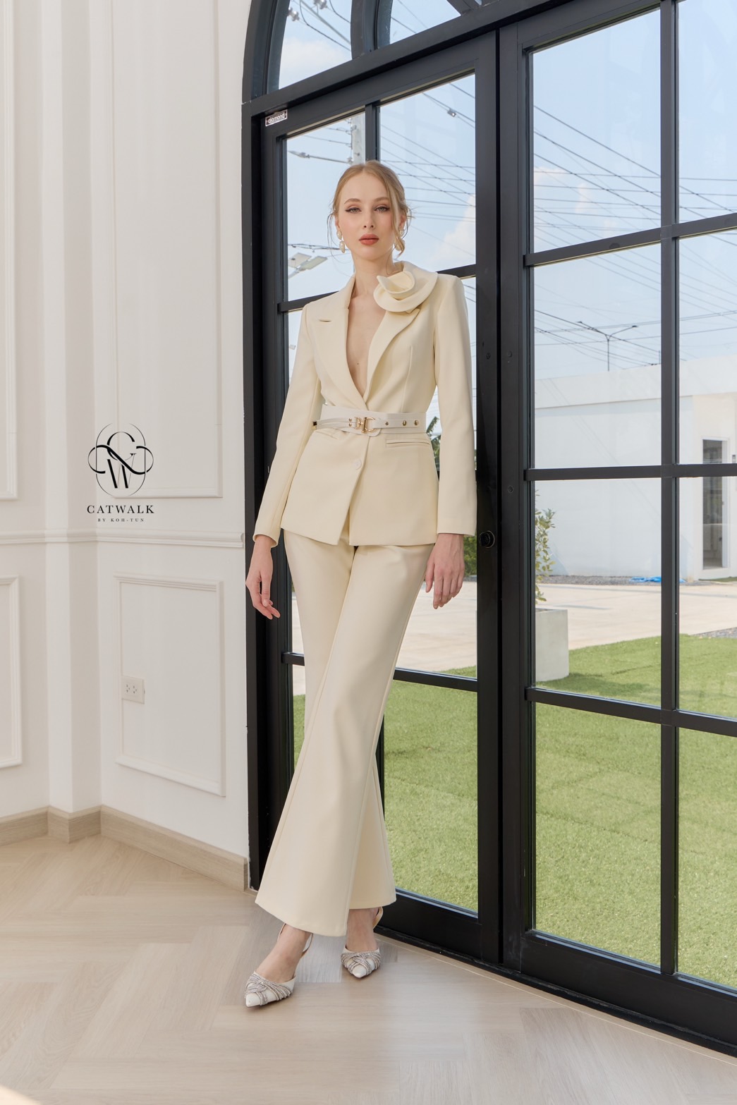 ชุดเซทแฟชั่น กับSet BLAZERปกดอกไม้+เข็มขัด+กางเกงทรงสวย