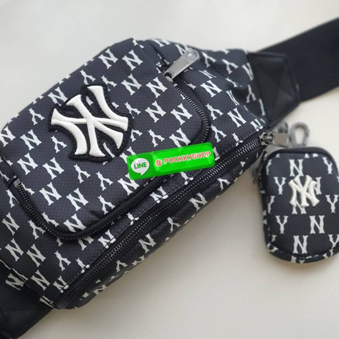 New collection!!! MLB MONOGRAM HIP SACK NEW YORK YANKEES กระเป๋าทรงคาดอก คาดเอว สะพายไหล่ จากแบรนด์ดัง MLB เป็นรุ่นยอดฮิต อีกคอลเลคชั่นที่ขายดี วัสดุ ผ้า NYLON กันน้ำ ด้านหน้าปักโลโก้แบรนด์ อะไหล่แบรนด์ ด้านใน มีช่องซิปแยก 1 ช่อง และ ช่องหลักใหญ่ 1 ช่อง ม