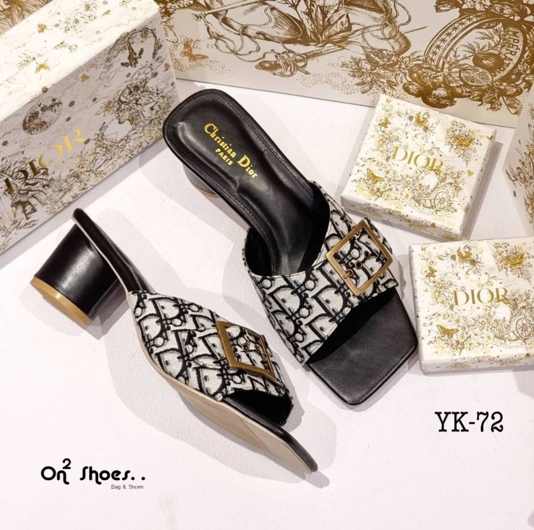 New รองเท้าส้นสูง Dior ดีไซน์ส้นกลมน่ารัก ด้านหน้าเป็นทรงเข็มขัดลายDior ส้นสูง2.5" กำลังดีใส่เดินง่ายค่ะมี 2 สี