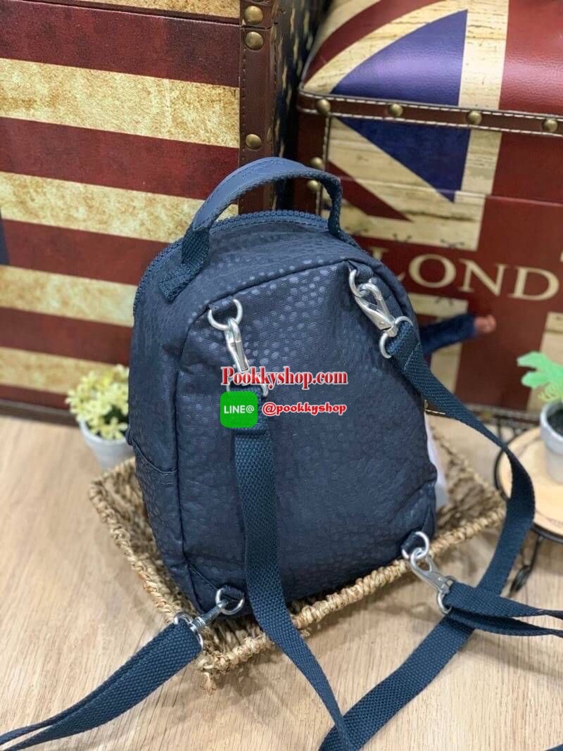 Kipling alber solid Convertible mini backpack (HD7349) กระเป๋าเป้ขนาดมินิ สไตล์3in1 ที่สามารถถือ/สะพายข้างหรือเป็นเป้ก็ได้ มีช่องซิปใช้งาน2ช่อง ภายในแบ่งเป็นช่องเล็กใส่ของจุกจิก ด้านหน้าเพิ่มช่องเล็กเปิดปิดด้วยกระดุมแม่เหล็ก มาพร้อมพวงกุญแจลิงขนปุกปุยและส