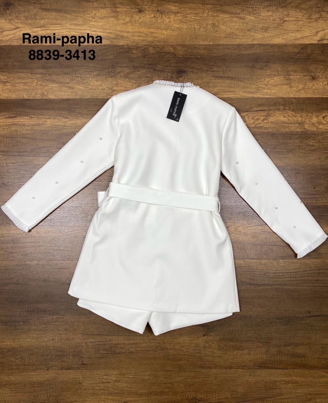 ชุดเซทแฟชั่น ชุดเซต เนื้อผ้างานสูทอย่างดี สวมใส่สบาย เสื้อแขนยาวดีเทลแต่งระบายรอบคอและปลายแขน