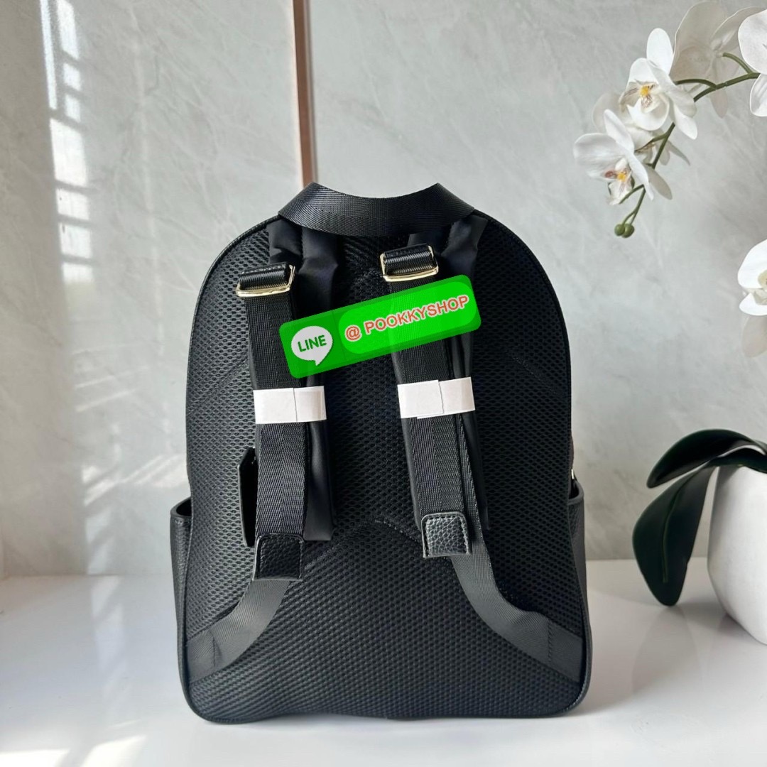 Coach Court Backpack In Signature Canvas 🔖กระเป๋าเป้สะพายหลัง ขนาดกำลังดี สะพายได้ทุกโอกาส 🔖วัสดุ : หนังแคนวาส ตัดหนังแท้ 🔖เปิด-ปิดแบบซิป ด้านในมีกระเป๋าซิปและกระเป๋าอเนกประสงค์ ปิดด้วยซิปคู่ มีซับในผ้า มีช่องซิปด้านนอก 🔖สา