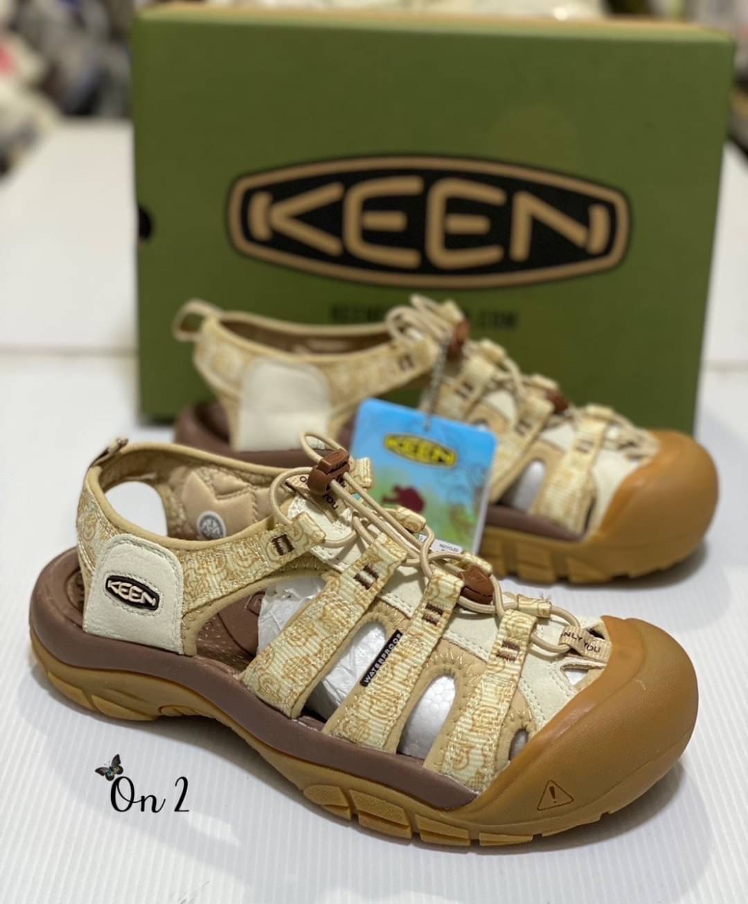 Keen shoes ของต้องมี รองเท้า KEEN NEWPORT RETRO ที่ฮิตมากก คู่ลุยต้องยกให้เค้าเลยค่ะ สายลุย สายเที่ยว บอกเลยว่าคู่นี้เอาอยู่ แต่งตัวง่าย ใช้งานได้ทุกโอกาสเลย งานใส่สลับแท้
