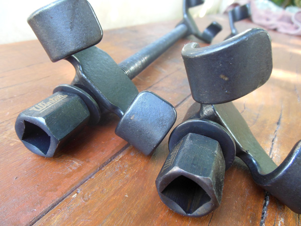 เครื่องมือถอดสปริงโช๊ค 2 ตัวชุด WINTON