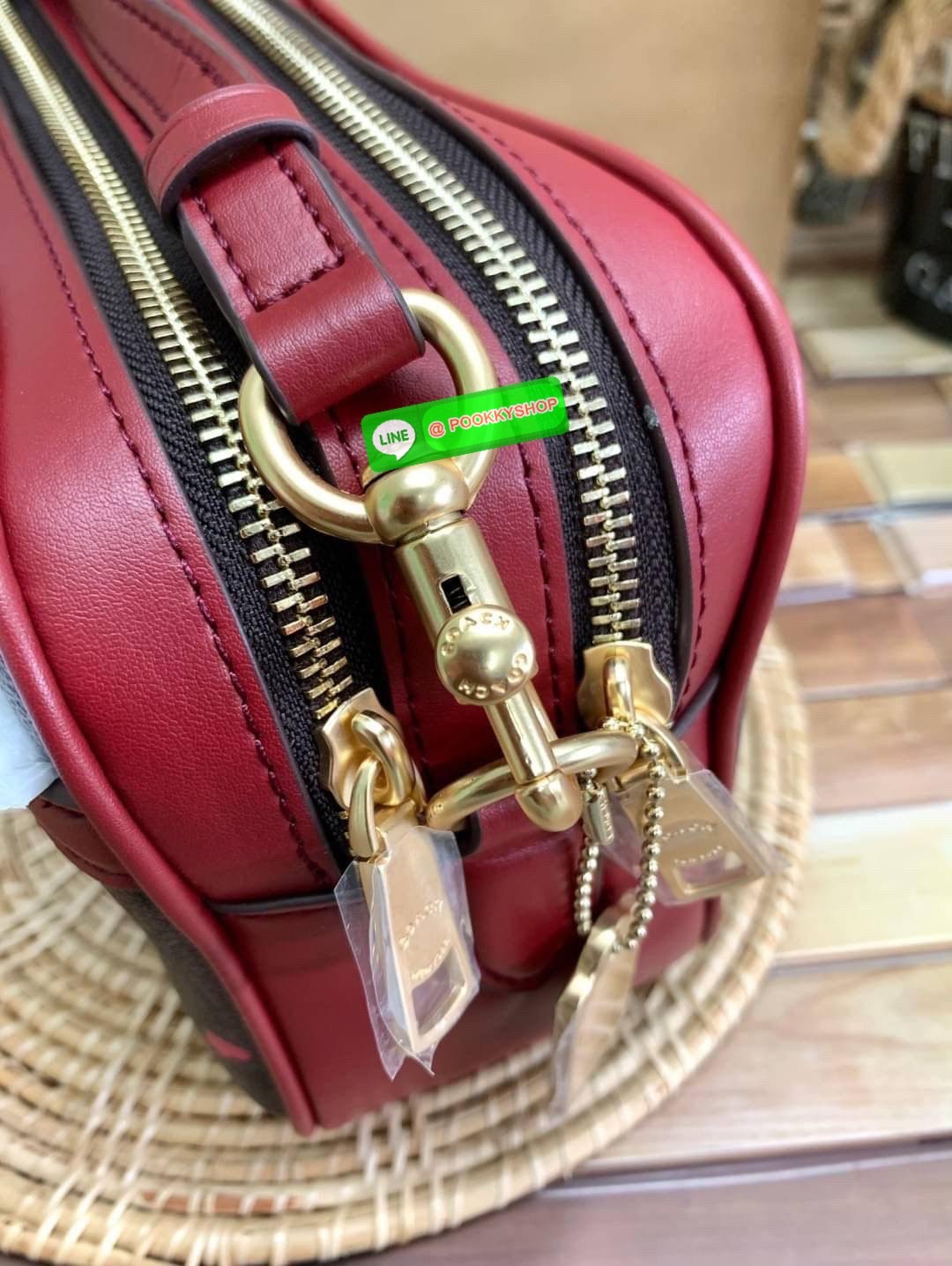 COACH JES CROSSBODY IN SIGNATURE CANVAS WITH HEART PETAL PRINT((C7617)) พร้อมส่งที่ไทยค่ะ! กระเป๋สะพายครอสบอดี้ร์ หนังแท้แคนวาสเคลือบลาย ทั้งใบปริ้นล์ลายดอกไม้หัวใจ สวยหวาน ละมุนหมากๆค่ะ เปิด-ปิดกระเป๋าแบบ2ช่องซิปหลัก ภายในสามารถใส่สัมภาระได้เยอะ ช่องกว้า