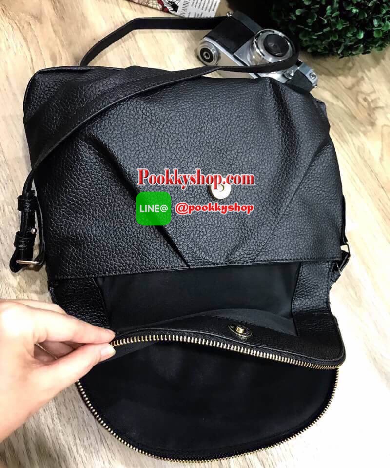 รีพีทรอบที่14!!! Don't Miss! ไอเท็มที่สาวๆกดLikeกันรัวๆ MANGO QUITED SHOULDER BAG กระเป๋าสะพายวัสดุหนังแกะสังเคราะห์แบบนิ่มประดับโลโก้อะไหล่ทองด้านหน้า เปิดปิดได้2ช่องทั้งฝาปิดกระดุมแม่เหล็กหรือซิปรอบปากกระเป๋า มาพร้อมสายสะพายยาวขนาดกำลังดี น้ำหนักเบ