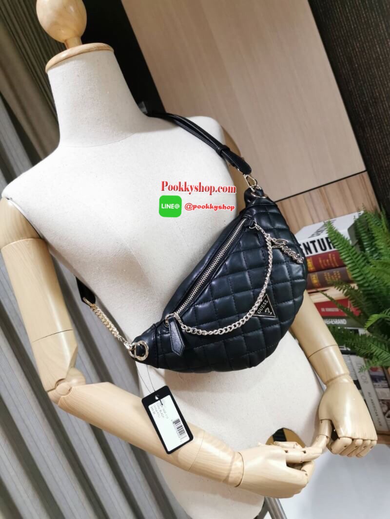 NEW ARRIVAL! Guess Kyli Fanny Pack Belt Bag 2019 กระเป๋าสะพาย/คาดเอว/คาดอกรุ่นใหม่ล่าสุดจาก GUESS FACTORY วัสดุหนังเเกะสังเคราะห์แบบนิ่มลายตารางเปิดปิดด้วยซิป ด้านหน้าประดับโซ่ห้อยโลโก้ดูมีดีเทล ด้านหลังมีช่องซิป ภายในมีโลโก้และช่องซิป สะพายได้หลายแบบไม่จ