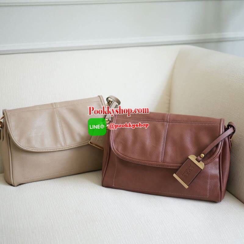 LUXE อีกหนึ่งรุ่นที่ขายดีมากๆ กับช่องการใช้งานที่รับรองว่าถูกใจค่ะ Regular city bag มาพร้อมสายสะพาย 2 เส้น สายสั้นบุนุ่มไหล่ สะพายแล้วไม่ปวด สายยาวปรับระดับได้ มาพร้อมช่องใช้งานที่จัดระเบียบของอย่างดี หนังเป็นทรงตั้งได้