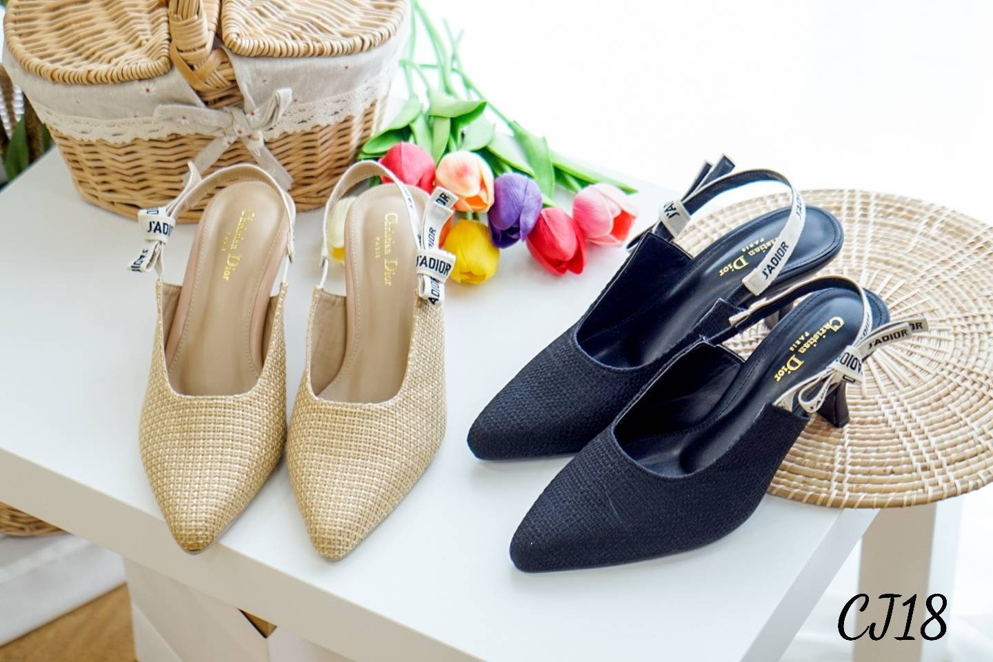 พร้อมส่ง แบบมาใหม่ งานชนช้อปเลย รองเท้าคัทชูส้นสูง3นิ้ว ทรงหัวแหลม งานรัดส้นหลัง ตามต้นฉบับแบรนด์ ตกแต่งด้วยโบว์ด้านข้าง งานทรงสวย เก็บหน้าเท้าดี งานนิ่ม ใส่สบายจ้า