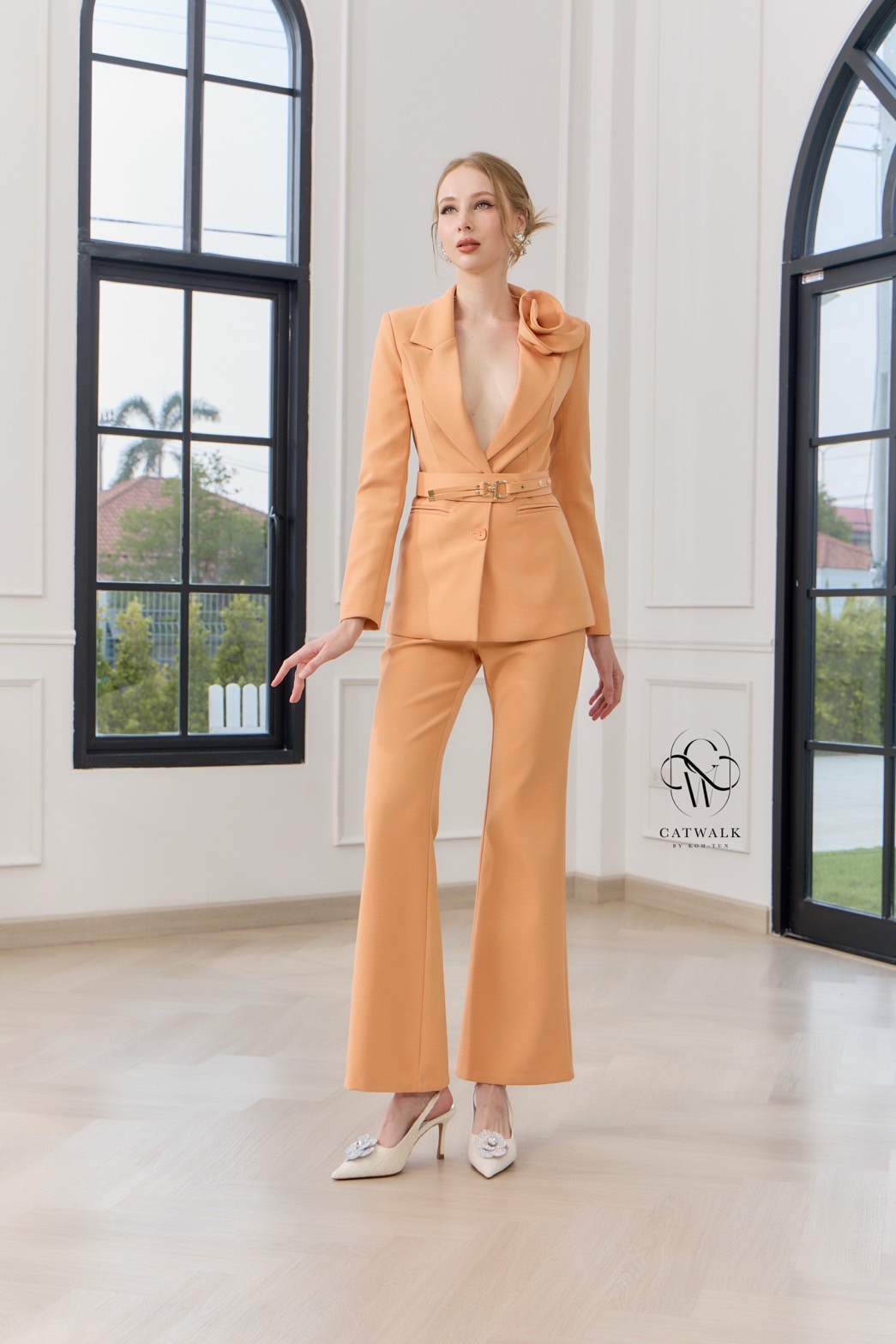 ชุดเซทแฟชั่น กับSet BLAZERปกดอกไม้+เข็มขัด+กางเกงทรงสวย