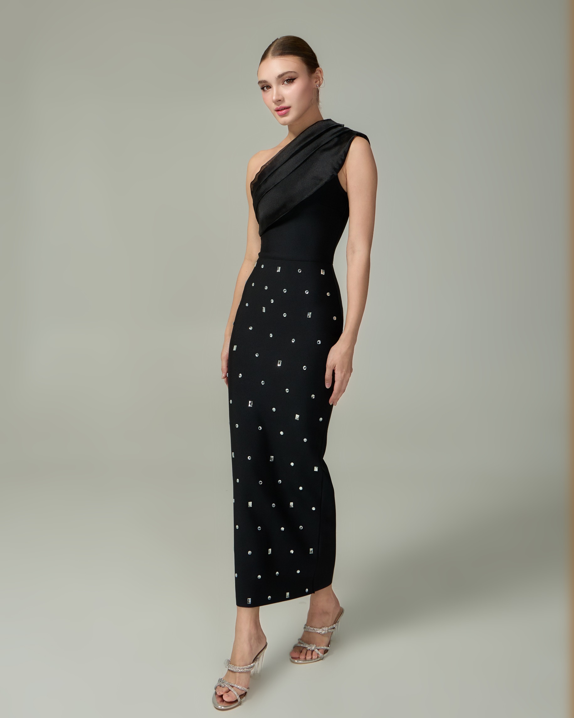 เดรสแฟชั่น เดรสเสื้อไหล่เดียว กระโปรงยาวทรงเข้ารูป