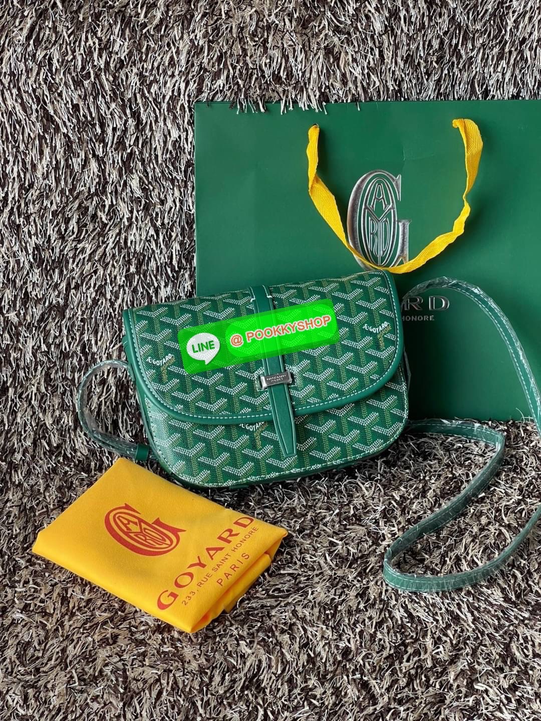 💕 Goyard belvedere pm แบรนด์ดังจากฝรั่งเศส เรัยบหรูแต่ดูสง่า สะดุดตาด้วยลายเฉพาะตัว วัสดุที่นำมาตัดเย็บกระเป๋าเป็นวัสดุผ้าใบ Canvas ที่มีชื่อเรียกว่า “Goyardine” ซึ่งเป็นผ้าใบที่เป็นการผสมผสานระหว่างผ้าฝ้าย (Cotton), ผ้าลินิน (Linen) และ ผ้าป่าน (