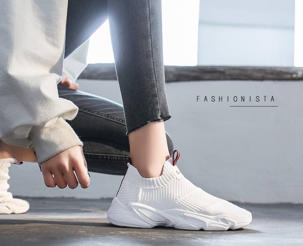 รองเท้าสลิปออนนุ่มๆเพื่อสุขภาพ ทรงสปอร์ต แฟชั่นมาแรง ไม่อยากให้พลาดเลยสำหรับรุ่นนี้ !! วัสดุผ้าทอเนื้อหนานุ่มขึ้นทรง ใส่สบาย กระชับ ยืดหยุ่นมากๆ ดีไซน์สวยเก๋ พื้นยาง 1.5 นิ้ว เดินสบายไม่เมื่อยเท้า ทรงอูมไม่บีบอัดหน้าเท้า ใครได้ใส่ต้องหลงรักแน่นอน คู่เดียว