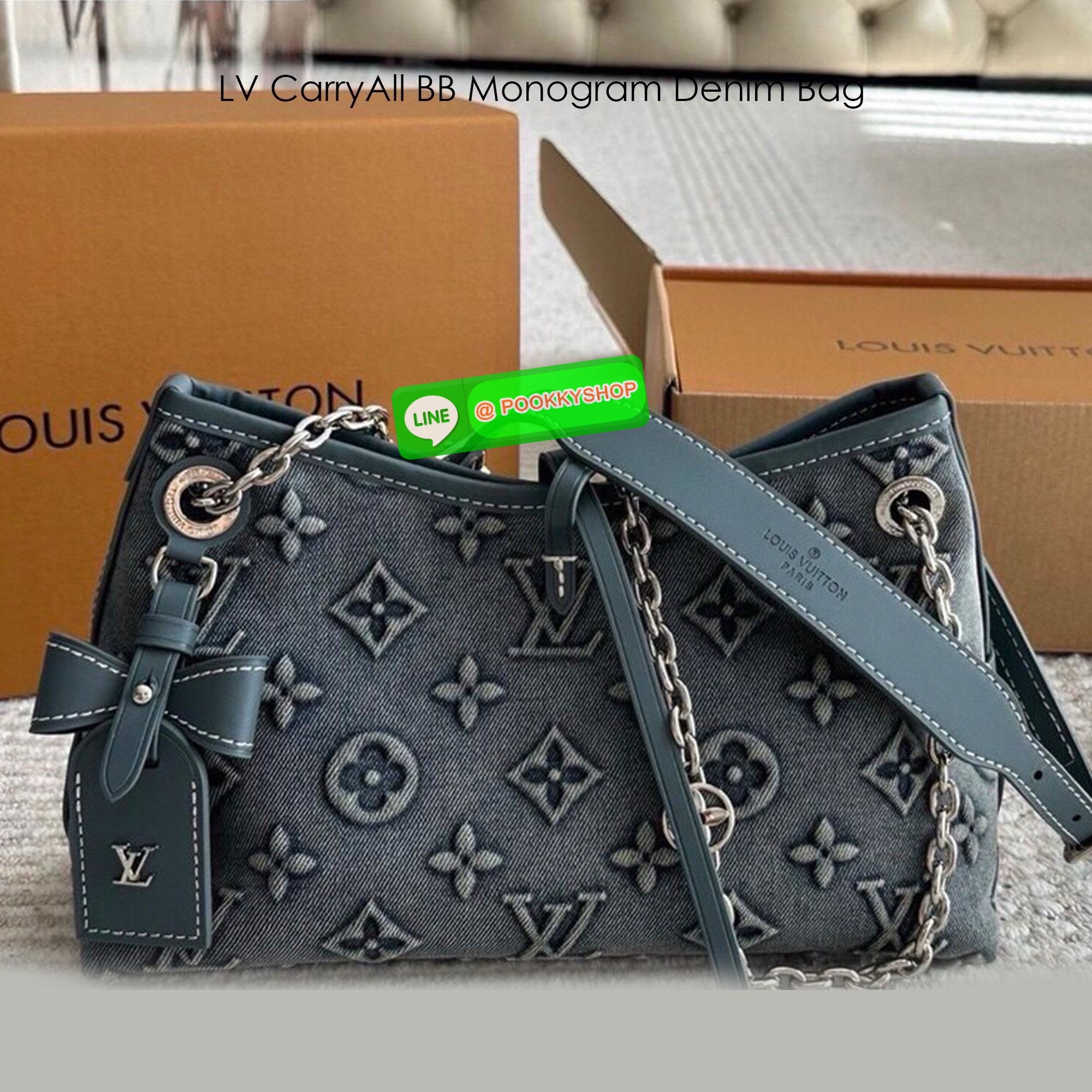 🕊️ พร้อมส่ง | LV CarryAll BB Monogram Denim Bag กระเป๋าสะพายสุดไอคอนิกผสานสไตล์ล้ำสมัยเปี่ยมฟังก์ชัน ไซส์ใหม่ล่าสุด กะทัดรัดใช้งานได้คล่องตัวมากขึ้น เดนิมซีดสไตล์วินเทจ ปั้มนูนโลโก้ลายโมโนแกรม ส่งท้ายปีแบบสุดหรู มีสายสะพายหนังต่อโซ่เงิน ภายในจุของ