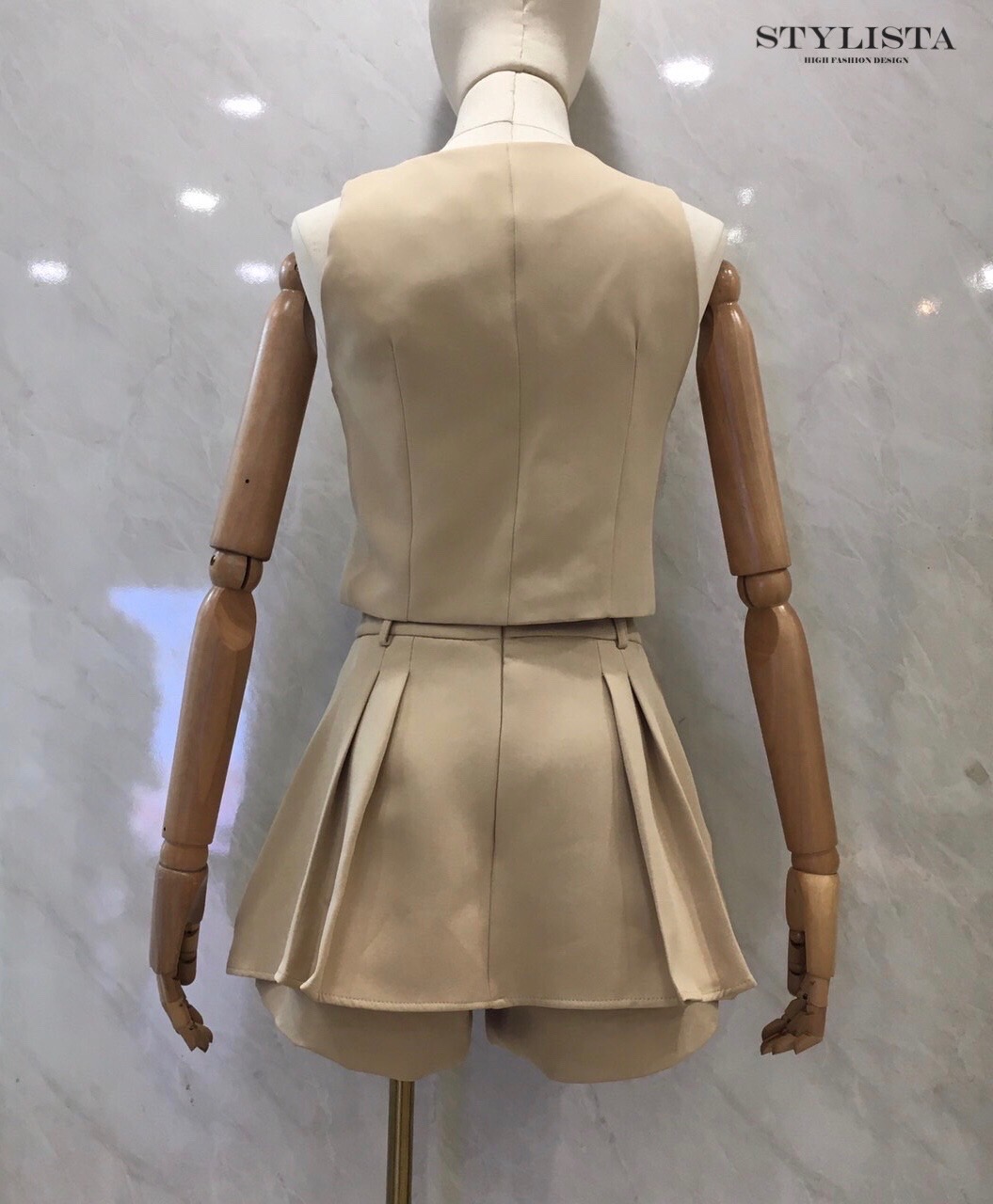 ชุดเซทแฟชั่น เซตเสื้อเบลเซอร์แขนกุด + กางเกงขาสั้นจีบหน้า