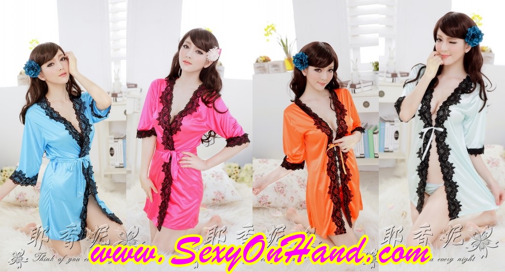 ชุดเซ็กซี่ ชุดนอน เซ็กซี่ ชุดคลุม เซ็กซี่ ชุดคลุมผ้าซาติน สีม่วงเล่นขอบลูกไม้สีดำ หรูมาก พร้อมสายผูก +จีสตริง