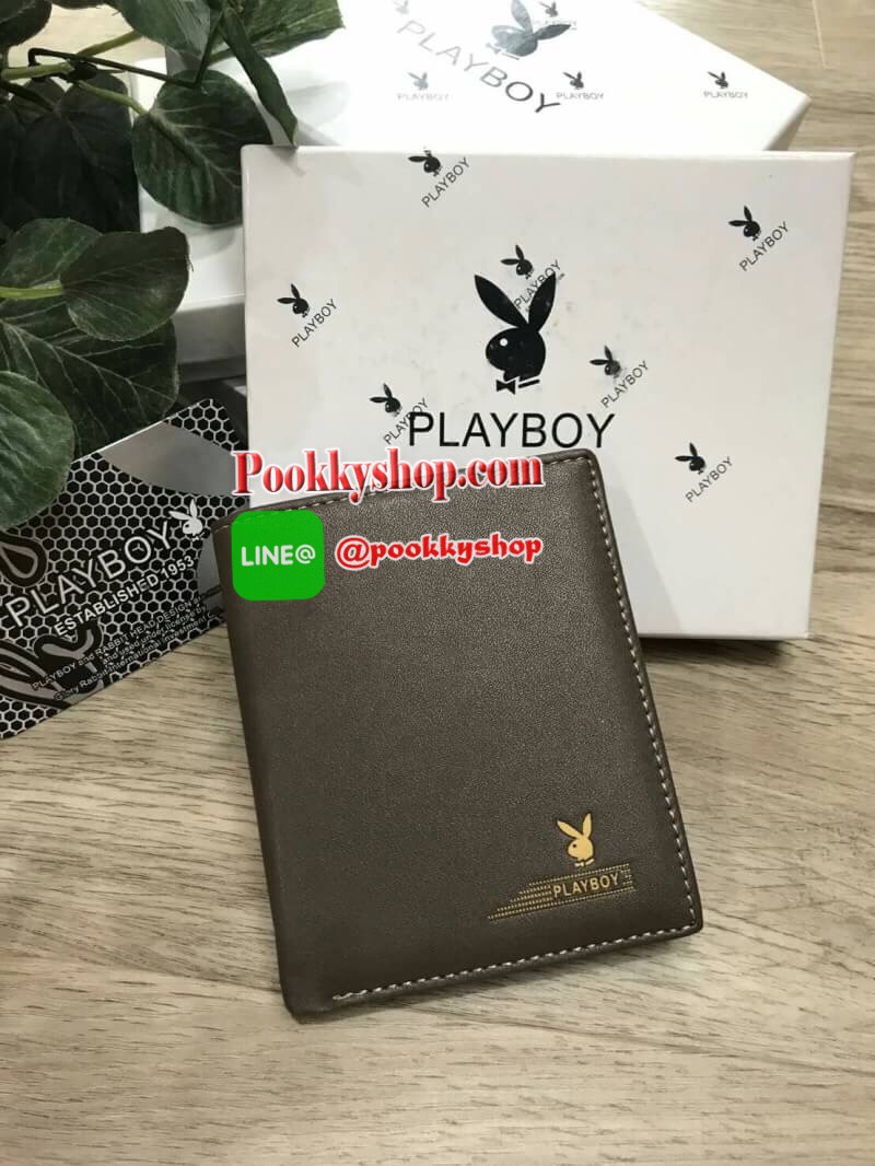 พร้อมส่ง4สี Must Have! PLAYBOY SHORT WALLET กระเป๋าสตางค์สั้นพับ2ตอน Limited Edition จาก Playboy วัสดุหนังแกะสังเคราะห์แบบนิ่ม ด้านหน้าและด้านในปั้มโลโก้แบรนด์ ขนาดกำลังดีไม่หนาพกพาสะดวกค่ะ ภายในมีทั้งช่องใส่รูป ใส่บัตร ช่องใส่ธนบัตร ซับในลาย Playboy ล๊อต