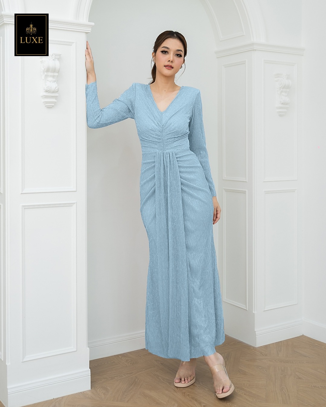 เดรสแฟชั่น แม็กซี่เดรสเสื้อคอวีแขนยาว กระโปรงเข้ารูปตรงสะโพก