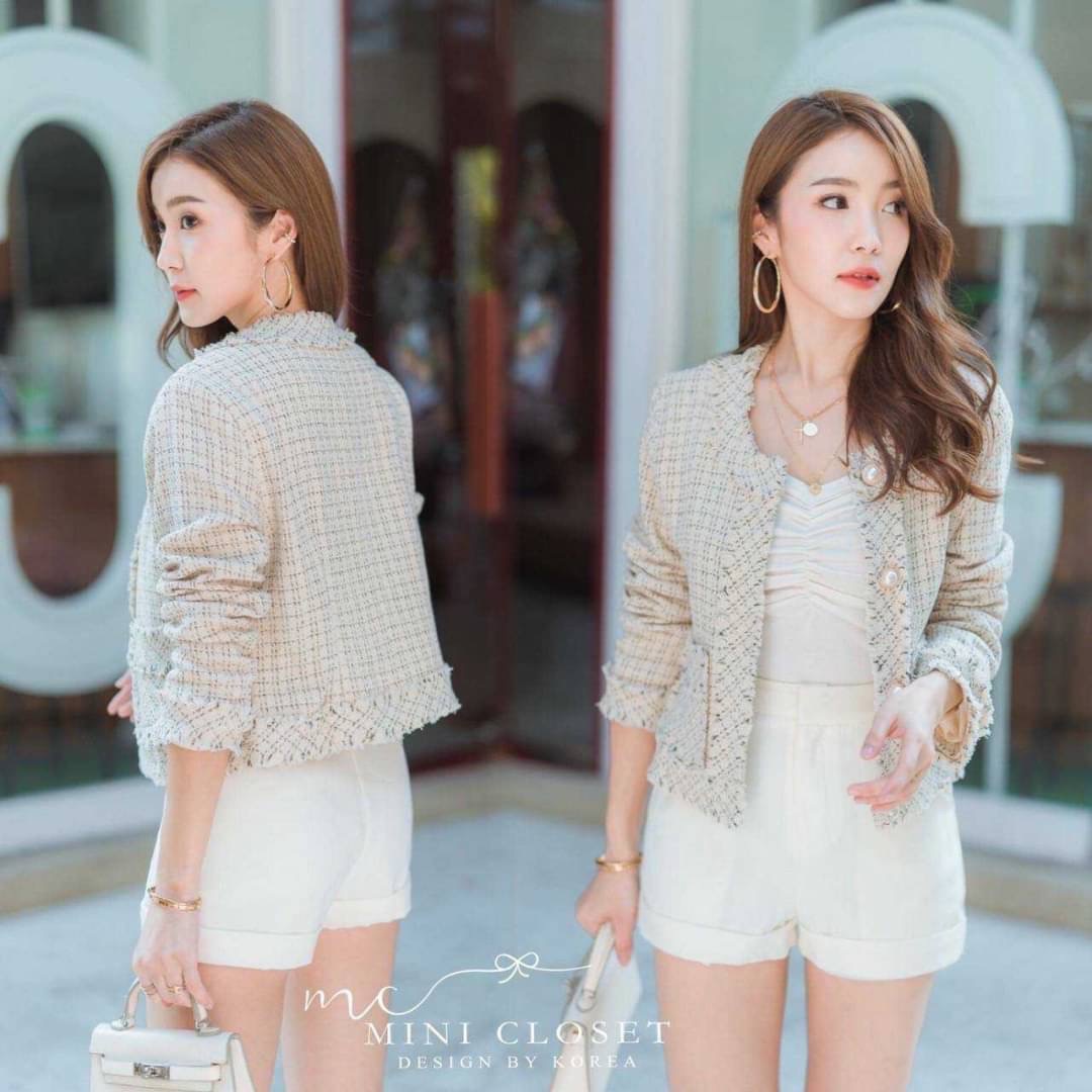 🌵Lady Sweet Blazer🌵 เรียบๆ ใส่ดูดี ใส่ได้ตลอด บอกเลยห้ามพลาดรุ่นนี้ กับเสื้อคลุมผ้าTweed ผ้าลายตารางเล็ก มีซับในเย็บกลับทั้งตัว กระเป๋าหน้า แมตช์ง่ายค่ะ