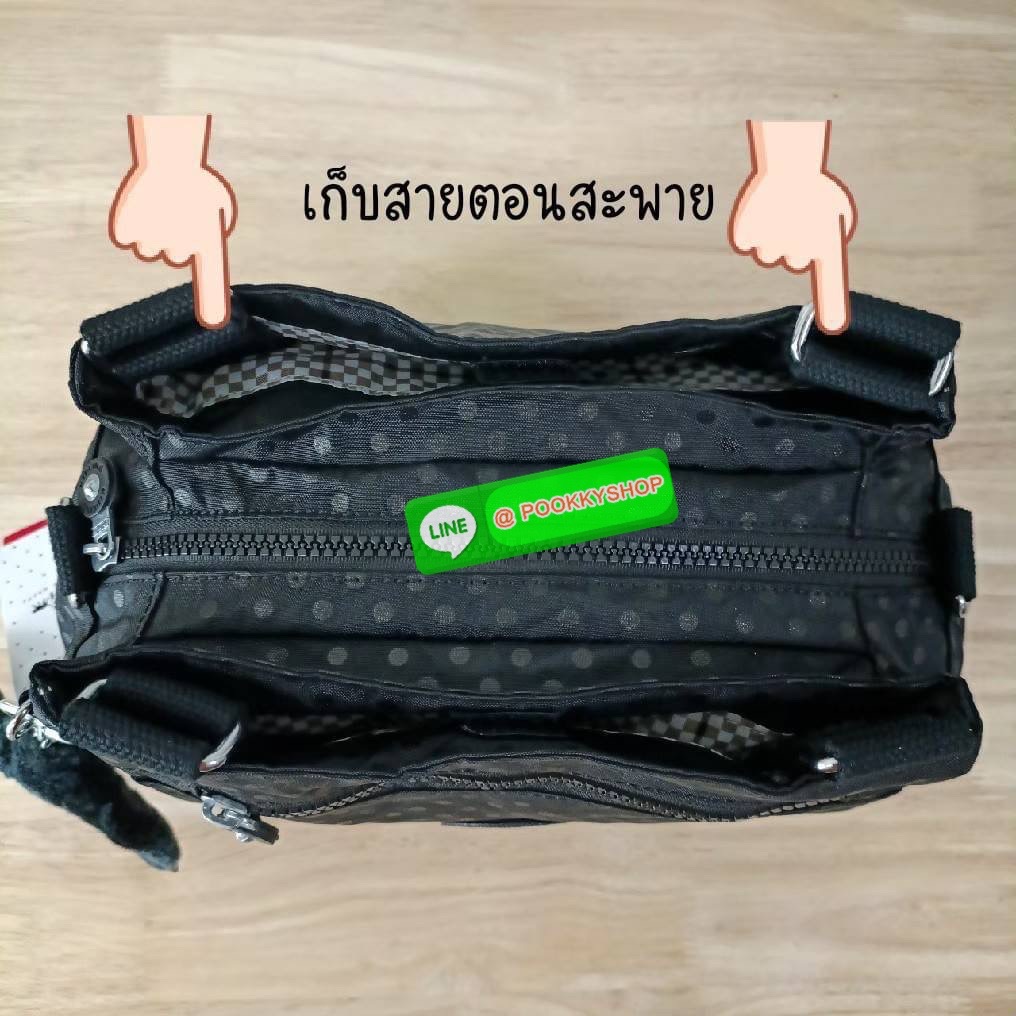 KIPLING ELISE HANDBAG กระเป๋าถือและสะพายไหล่ วัสดุ Nylon +Polyester ขนาดกำลังพอดี จุของได้มาก มีหูจับสองสาย ถือสะดวก น้ำหนักเบา มีช่องซิป ด้านหน้า ช่อง กระเป๋าหลักเปิด-ปิดด้วยซิป มี3 ช่องว่างใส่ของได้จุมากๆ ใส่มือถือได้ กระเป๋าสตางค์ใบยาว และ เครื่องสำอาง