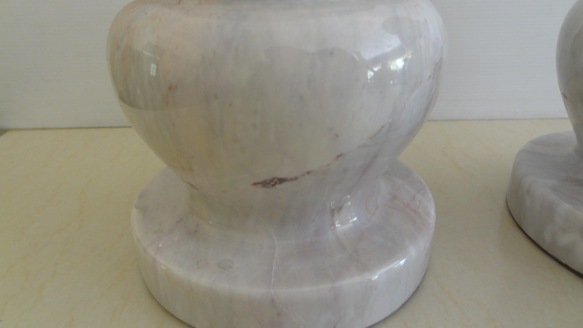 เชิงเทียน หินอ่อน ขนาดสูง 30 เซนติเมตร กว้าง 12 เซนติเมตร 1 คู่