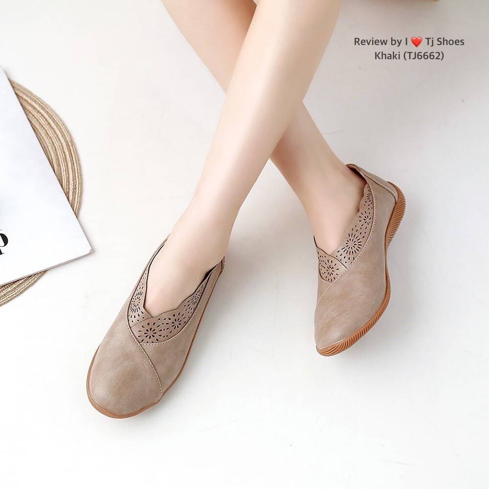 พร้อมส่งรองเท้าเพื่อสุขภาพ ที่ทั่งเกร๋ทั้งน่ารักสุดๆ รองเท้ารุ่นนี้เป็นงานสั่งทำพิเศษ หนังนิ้มนิ่ม มีรูระบายอากาศใส่แล้วเท้าไม่อับ น้ำหนักเบา ใส่นุ่มเดินทั้งวันได้สบายมากๆ ส้นยางเกรดพรีเมี่ยมอย่างดี แมทกับชุดอะไรก็เกร๋ เป็นรุ่นแนะนำ ซื้อไปรับรองไม่ผิดหวัง