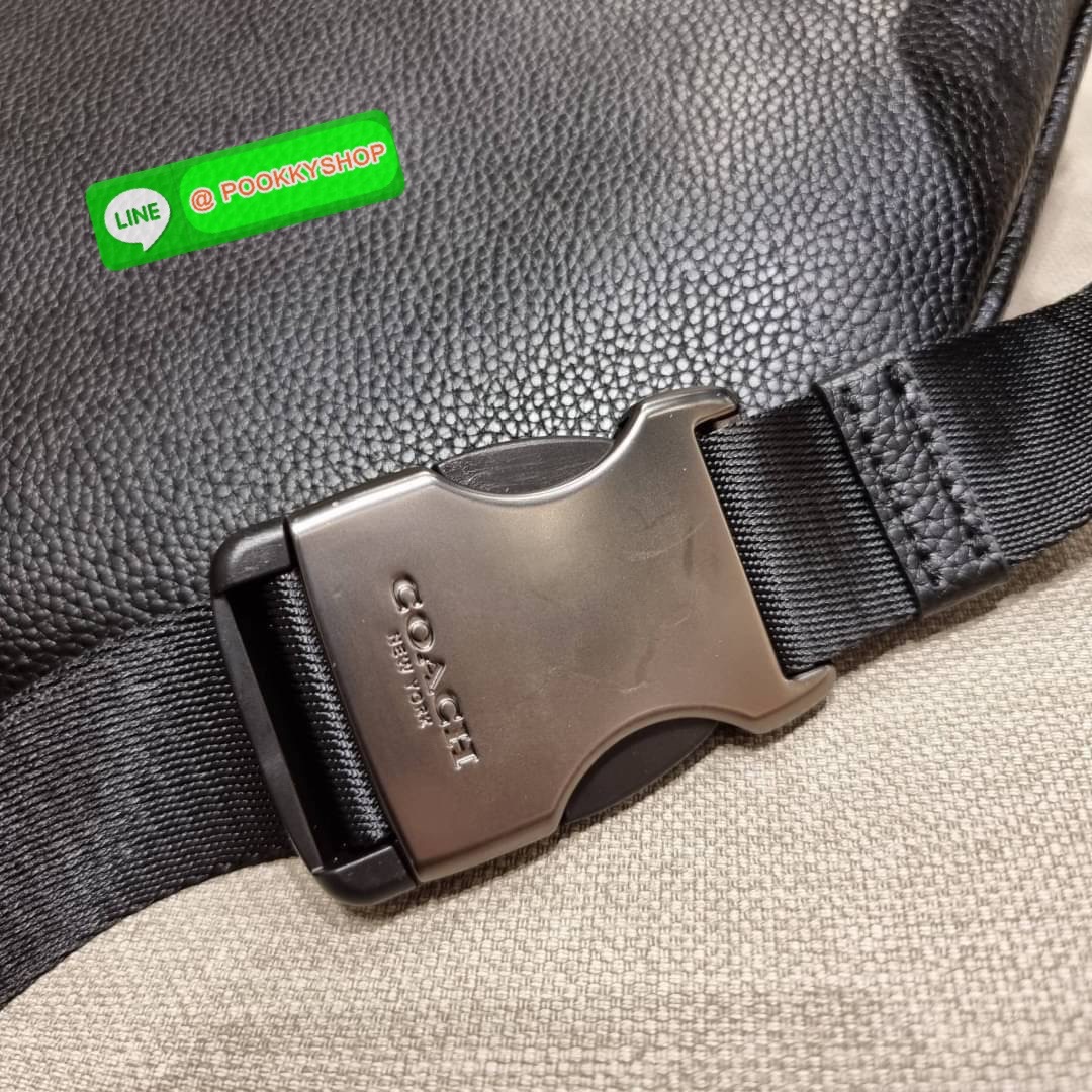 COACH C4028 COACH x PEANUTS WARREN BELT BAG IN SIGNATURE CANVAS WITH VARSITY PATCHES กระเป๋าคาดอกไซส์ใหญ่ คอลเลคชั่นยอดฮิต!! เป็นรุ่นสุดยอดของความคลาสสิค ขนาดสะพายกำลังเท่ คูลๆ ใช้งานง่าย ได้ทั้งหนุ่มๆและสาวๆ วัสดุหนังแคนวาสเคลือบลายสลับหนัง pepble น่าใช้