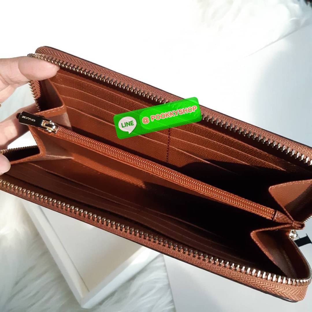 COACH F31778 ACCORDION ZIP WALLET IN SIGNATURE CANVAS WITH DAISY BUNDLE PRINT กระเป๋าสตางค์ใบยาว ลวดลายดอกเดซี่ น่ารักน่าใช้มากๆ พื้นเป็นลายซีเอกลักษณ์ วัสดุหนังแคนวาสเคลือบลาย เปิด-ปิดด้วยซิปรอบ ใส่มือถือได้ ใส่บัตร ใส่ธนบัตรได้สบายๆ พกใบนี้รับรองวางไม่ล