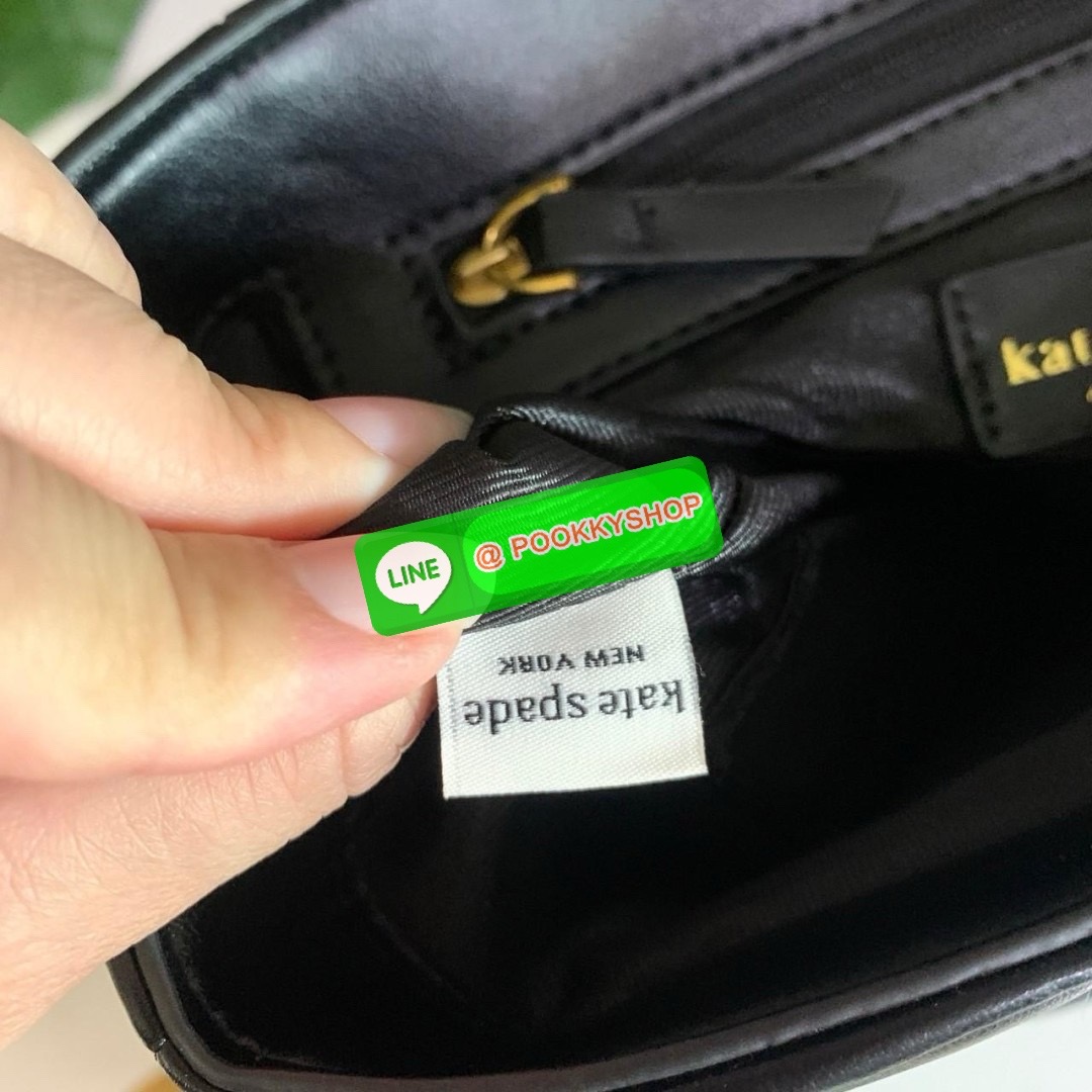 KATE SPADE NEW YORK Evelyn Small Quilted Leather Backpack กระเป๋าเป้สะพายหลังไซต์เล็กสุดคิ้ว หนังนิ่มสุดๆเย็บลวดลายตารางทั้งใบ ด้านหน้าตกแต่งต้วยชื่อแบรนด์ มีช่องเล็ก 1 ช่อง เปิด-ปิดกระเป๋าด้วยตัวล็อค ด้านในตัวกระเป๋าโล่งกว้าง จุของได้เยอะ และมีช่องซิปใส่