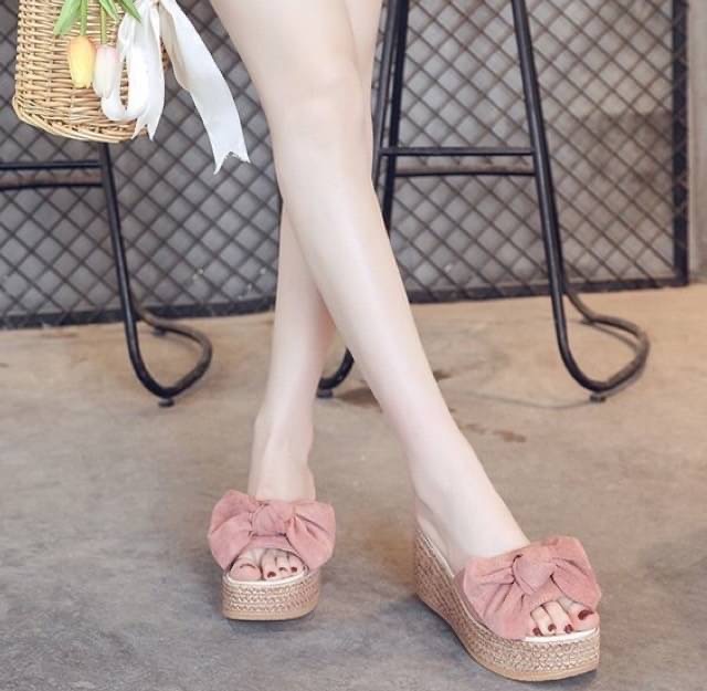 พร้อมส่ง รองเท้าส้นเตารีด สูง 3 นิ้ว แต่งโบว์ ผ้ากำมะหยี่นิ่มๆ น้ำหนักเบา ใส่สบายเท้ามากก นำเข้า 100% มาไม่เยอะน้าา