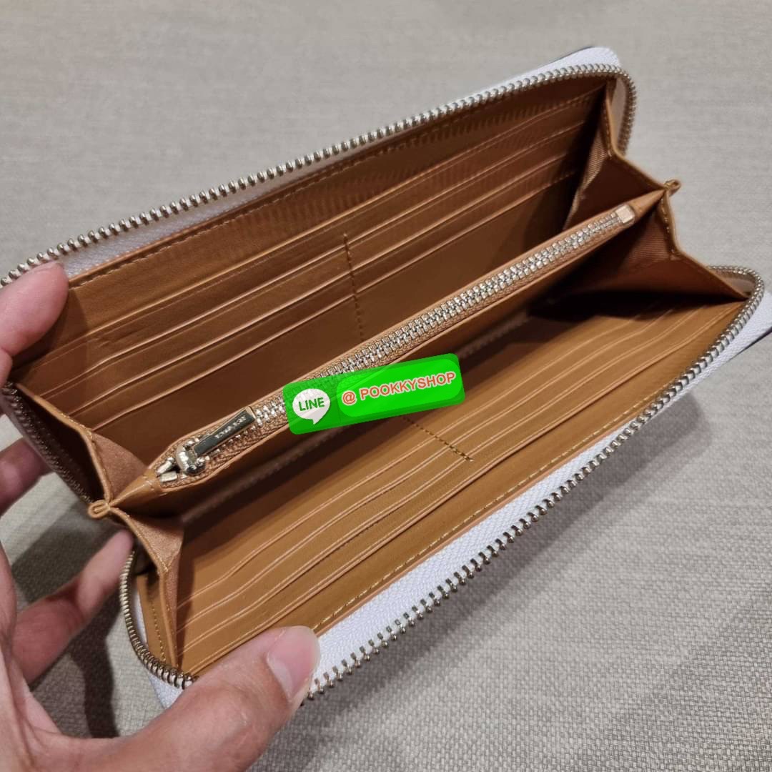 COACH 28444 ACCORDION ZIP WALLET WITH FLORAL BOW PRINT กระเป๋าสตางค์ใบยาว ลวดลายดอกไม้สุดฮิต คอลเลคชั่นที่ขายดีขายได้ตลอดกาล วัสดุหนัง pepble สวยคม เปิด-ปิดด้วยซิปรอบ รูดใช้งานง่าย ใส่มือถือได้ ใส่บัตร ใส่ธนบัตรได้สบายๆ สวยเกินราคาแบบนี้ สาวๆห้ามพลาดน้า!!