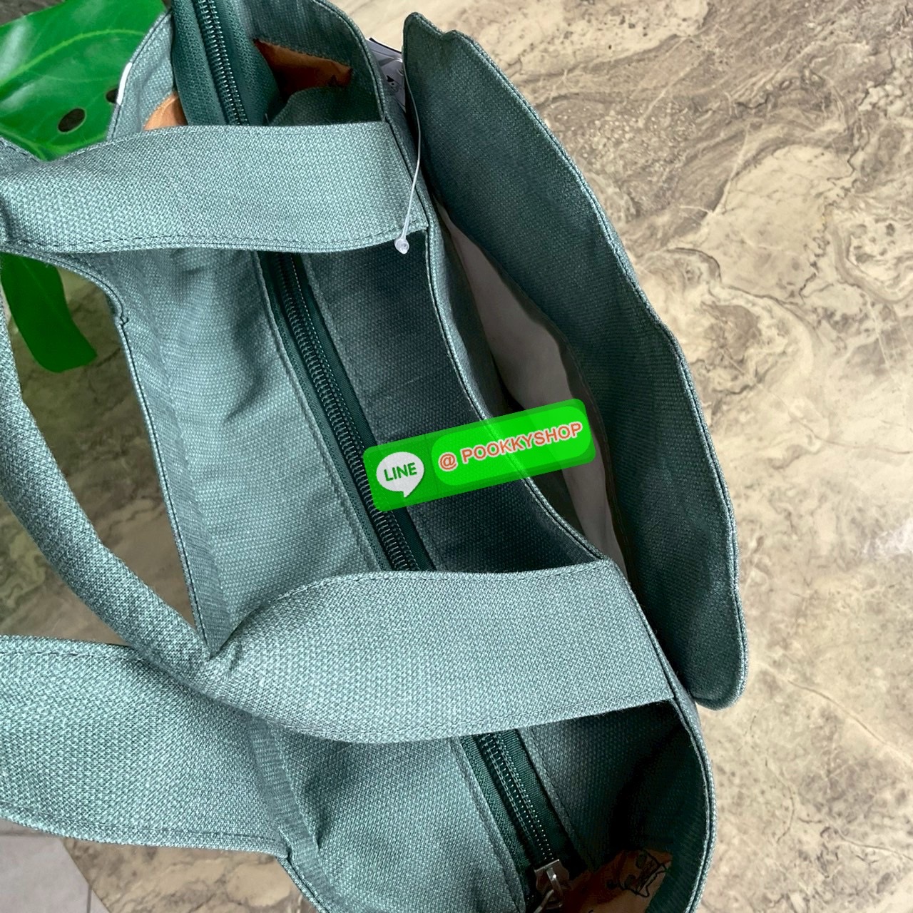 กระเป๋าถือ คล้องแขน ทรงโท้ทสุดเก๋และน่ารัก Nekomaruke Hamipoke Bag จาก Kusguru Japan กระเป๋าโท้ทสุดน่ารักใบนี้เหมาะสำหรับผู้หญิง และเป็นไอเทมใหม่ในคอลเลกชันฤดูใบไม้ผลิ/ฤดูร้อน 2025