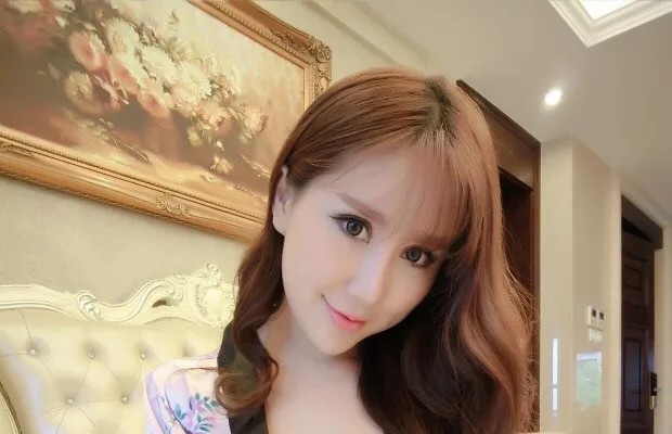 ชุดคลุมเซ็กซี่ สาวซามูไร กิโมโนสั้น เซ็กซี่ ซีทรู แนวเกอิชา นางรำญี่ปุ่น ช่วงบนสีพื้นชมพูอ่อนลายดอกซากุระ ด้านล่างกระโปรงดำสั้น พร้อมสายคาดเอวและโบว์สำเร็จ น่ารักเซ็กซี่ ขี้เล่นคะ +G string เข้าชุดคะ