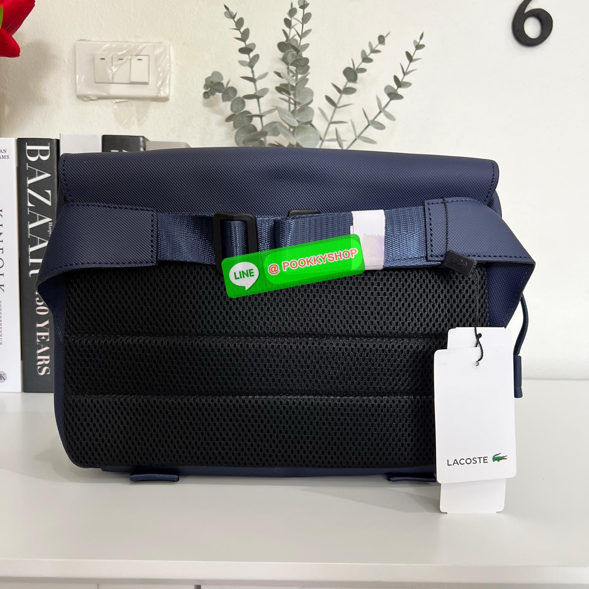 Men's L.12.12 Clipped Flap Adjustable Shoulder Strap Small Pouch วัสดุ PVC คุณภาพดีตามแบบฉบับแบรนด์ น้ำหนักเบา กันน้ำ ด้านหน้ามีโลโก้เหล็ก ฝาเปิดปิดด้วยคลิปล๊อค 2 ด้าน ช่องหลัก ด้านในมีช่องซิปพร้อมหัวซิปแบรนด์ ใส่กระเป๋าสตางค์ใบยาว ipad มือถือ ของจุก