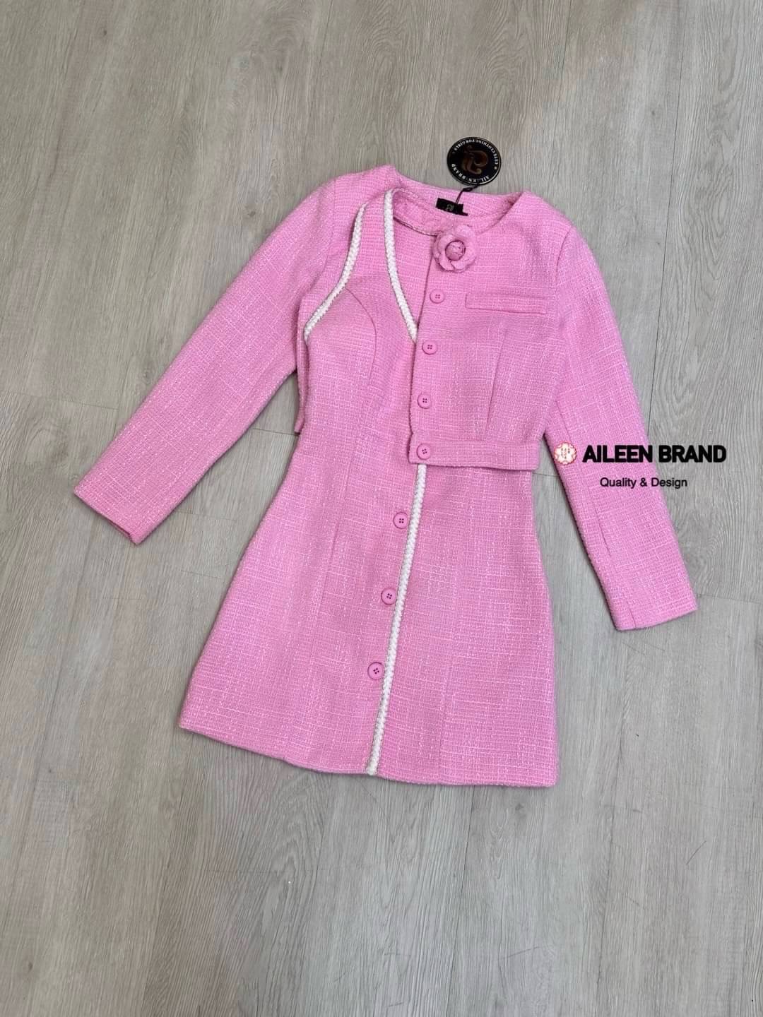 ชุดเซทแฟชั่น Set 2 ชิ้น มินิเดรสเนื้อผ้าทวิตคอวีแขนกุด กระโปรงทรงตรงพร้อมกับเสื้อคลุมแขนยาว