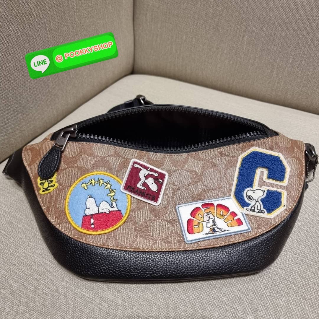 COACH C4028 COACH x PEANUTS WARREN BELT BAG IN SIGNATURE CANVAS WITH VARSITY PATCHES กระเป๋าคาดอกไซส์ใหญ่ คอลเลคชั่นยอดฮิต!! เป็นรุ่นสุดยอดของความคลาสสิค ขนาดสะพายกำลังเท่ คูลๆ ใช้งานง่าย ได้ทั้งหนุ่มๆและสาวๆ วัสดุหนังแคนวาสเคลือบลายสลับหนัง pepble น่าใช้