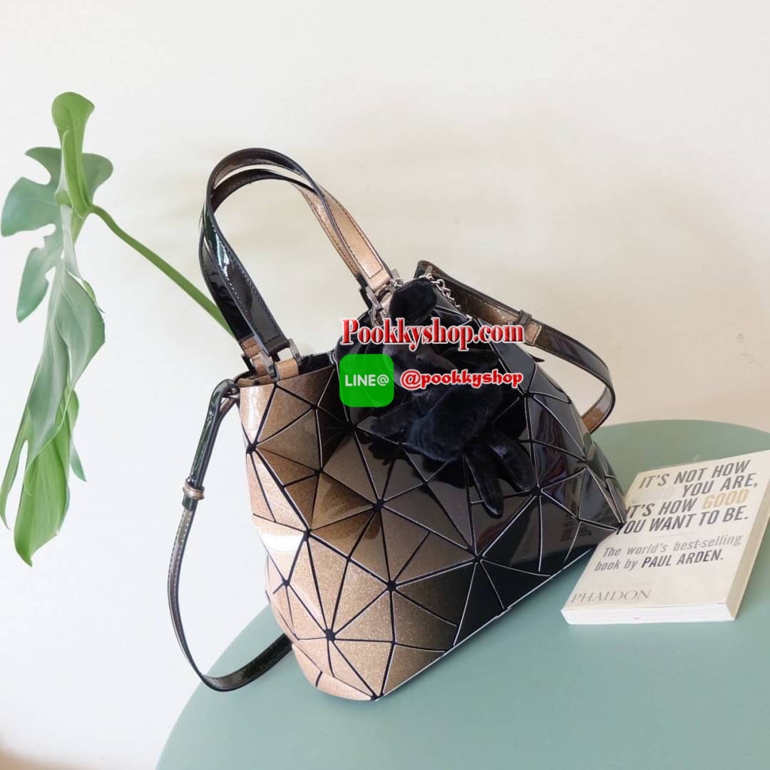 รุ่นขายดีมากๆ หายากมาเพิ่มแล้วค่ะ!! Mix shade colors !! Tone สีใหม่ Black xPeach สี Limited พิเศษที่ สวยไม่ซ้ำใคร แถมยังลาย หายาก ปรับทรงได้ 2 แบบ น่ารักมาก ค่า ( เนื่องจากสีเฟด ดังนั้นแต่ละใบลายสีอาจจะมีความแตกต่างกัน ) แต่ยังคงสวย แน่นอนค่า ฟรีตุ๊กตากระ