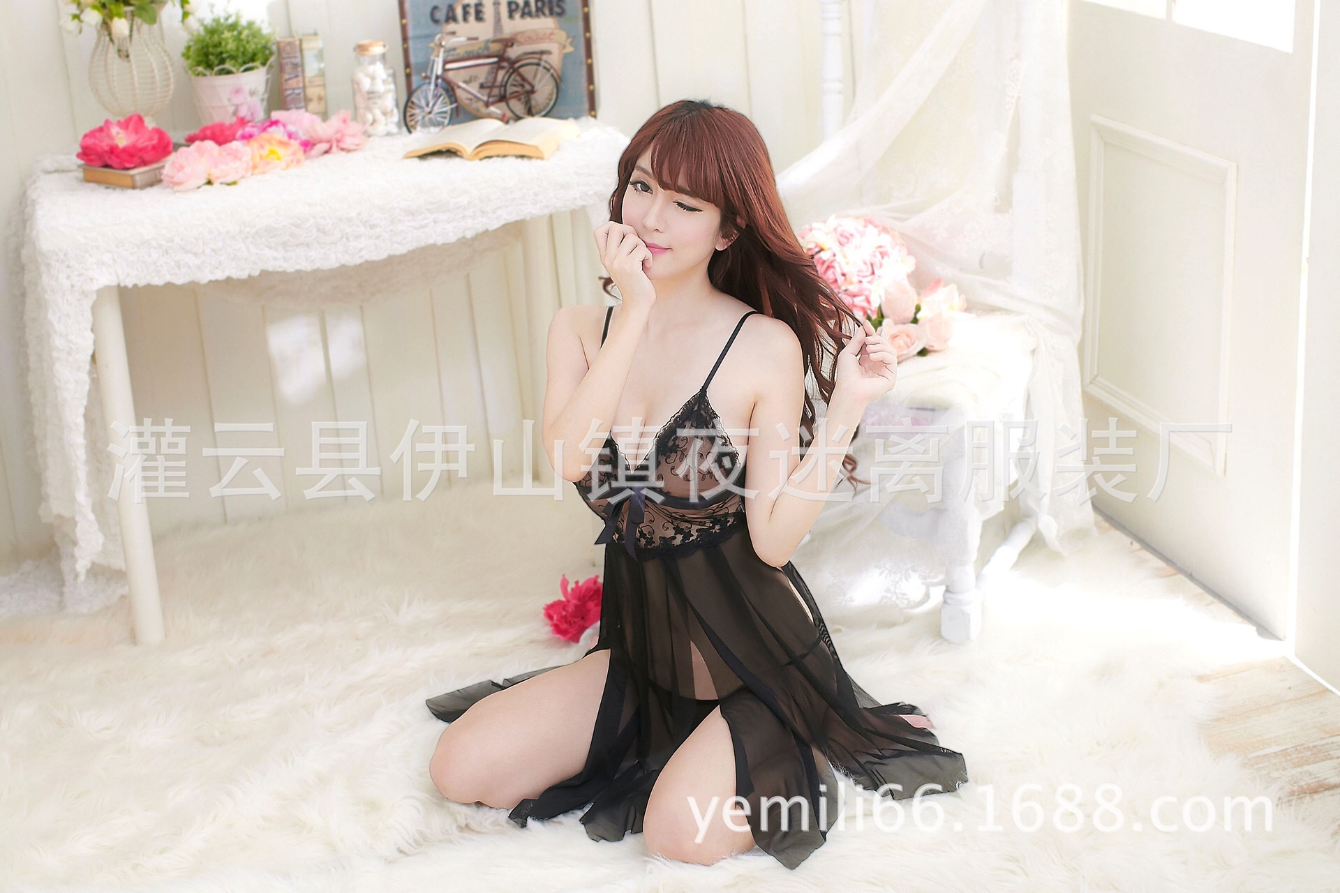 ชุดนอนเซ็กซี่ ซีทรู แต่งลูกไม้ปัก สีแดง แต่งแหวกด้านล่าง สวยเซ็กซี่มากๆคะ เนื้อผ้าทิ้งตัว งานปักเกรดพรีเมี่ยมคะ