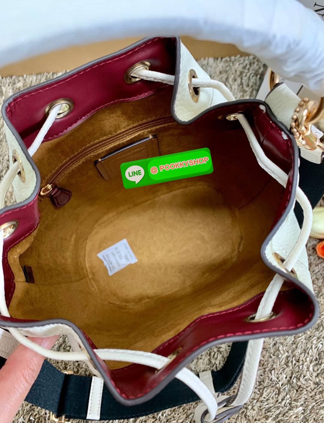 New arrival! 🌈น้องใหม่ล่าสุด สวยหรู ดูดีมากๆค่ะ! COACH DEMPSEY DRAWSTRING BUCKET BAG ((C4100//C4102)) พร้อมส่งที่ไทยค่ะ! กระเป๋าทรงขนมจีบ หนังแท้นิ่มสวยมากๆค่ะ จุดเด่นด้านหน้าปั้มโลโก้แบรนด์ ปากกระเป๋าแบบหูรูดใช้งานง่าย ภายในสามารถใส่ของจำเป็นในชี