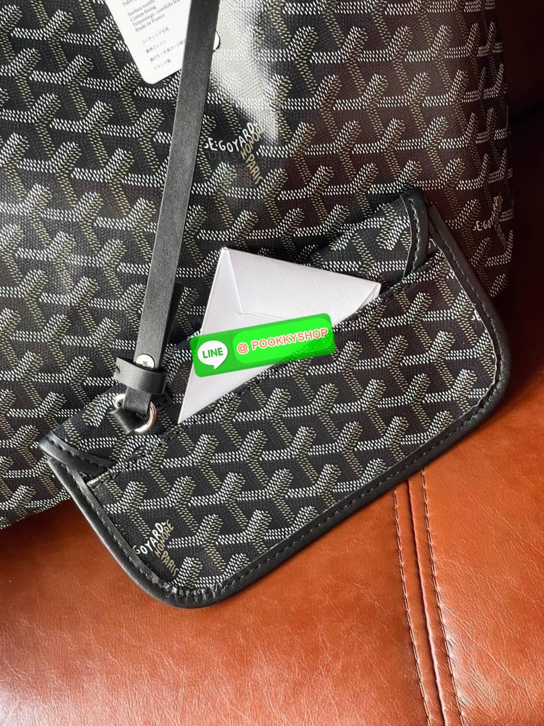 💕 Goyard Saint Louis Pm Bag กระเป๋าสุดคลาสสิกจากแบรนด์เก่าแก่ของฝรั่งเศส ความพิเศษคือแต่ละใบต้องเพนท์ลายโมโนแกรม Chevron ด้วยมือเท่านั้น จึงเป็นเหตุผลที่กระเป๋า Goyard กลายเป็นหนึ่งในกระเป๋าที่คนต้องการ โดยเฉพาะรุ่น St. Louis Tote ที่ว่ากันว่าเป็น