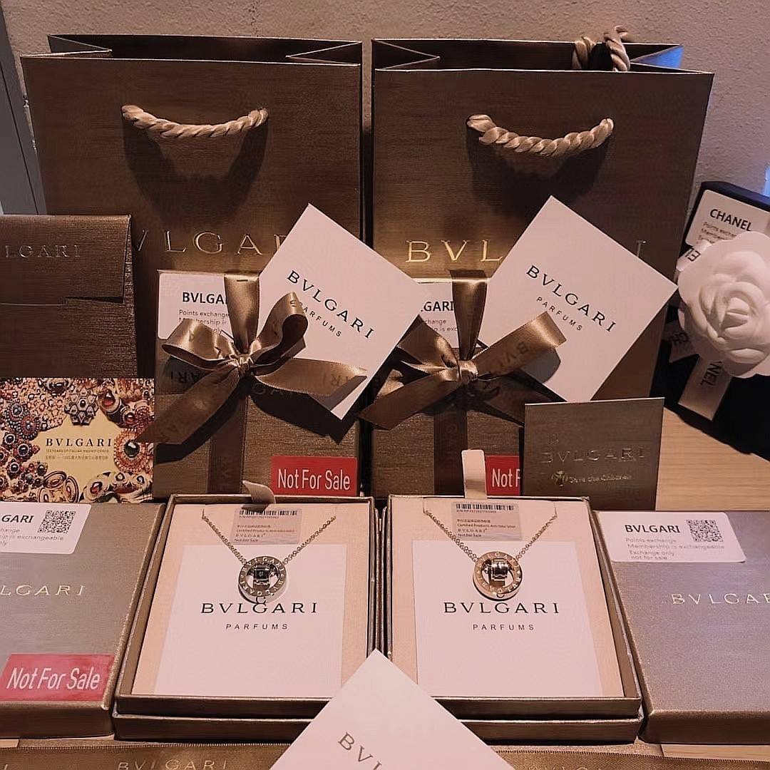 ✴️พร้อมส่งความสวย! ไอเท็มหายาก! ห้ามพลาดค่ะ!✴️ “BVLGARI” NECKLACE VIP GIFT WITH PURCHASE ORIGINAL PACKAGE (GWP) ของกำนัลสุดเลอค่าจากการแลกคะแนนสะสมสำหรับ VIP BVLGARI PARFUMS Membership หายากชวนสะสมดีไซน์โรมันสุดคลาสสิคสวยเลอค่าไอเท็มแบบนี้นา
