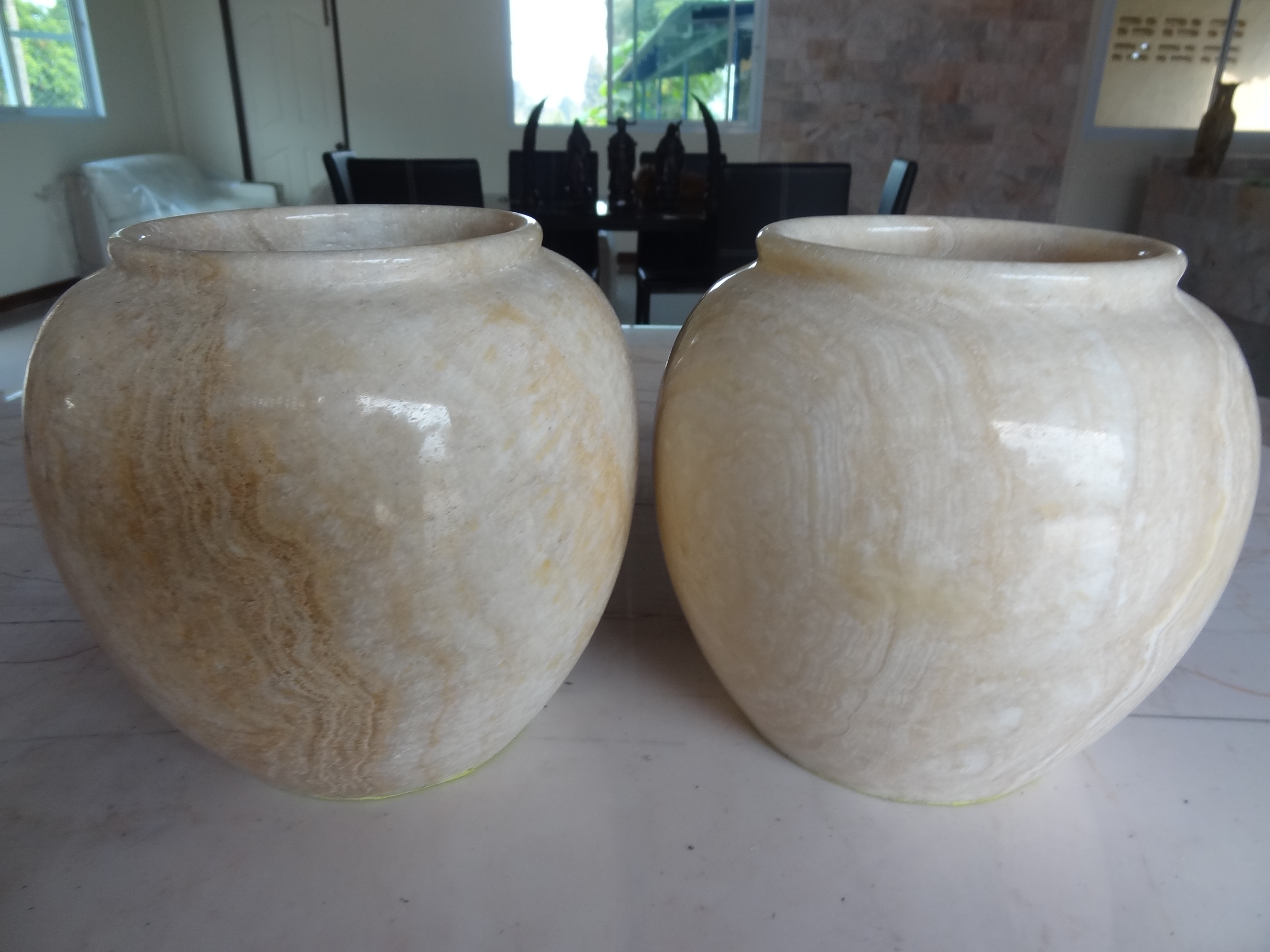 โอ่งหินอ่อนใบเล็ก ขนาดสูง 20 เซนติเมตร กว้าง 20 เซนติเมตร